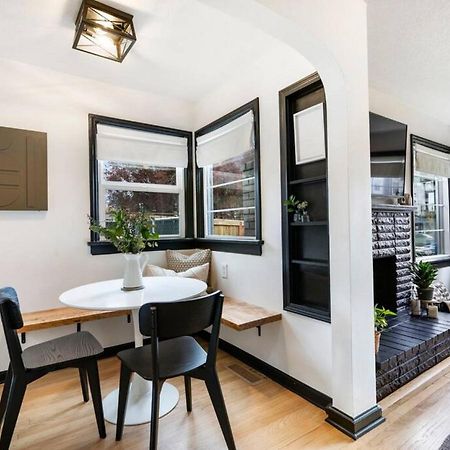 Picture Perfect Bungalow In The Heart Of Dt Ванкувер Екстер'єр фото