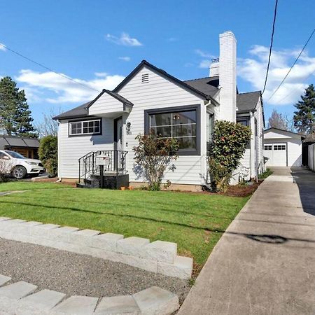Picture Perfect Bungalow In The Heart Of Dt Ванкувер Екстер'єр фото
