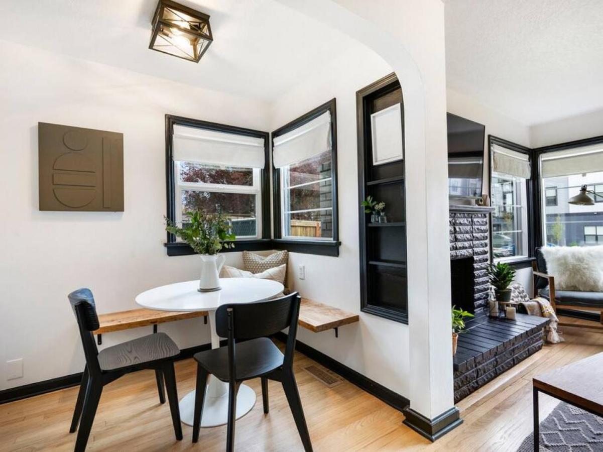 Picture Perfect Bungalow In The Heart Of Dt Ванкувер Екстер'єр фото