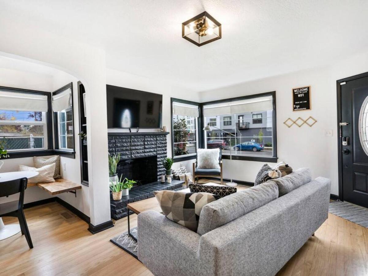 Picture Perfect Bungalow In The Heart Of Dt Ванкувер Екстер'єр фото