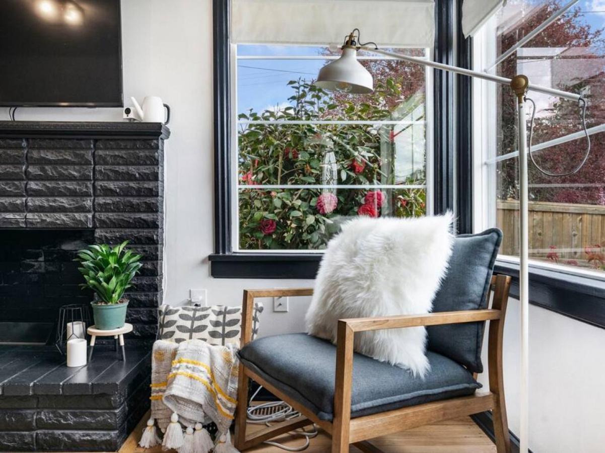 Picture Perfect Bungalow In The Heart Of Dt Ванкувер Екстер'єр фото