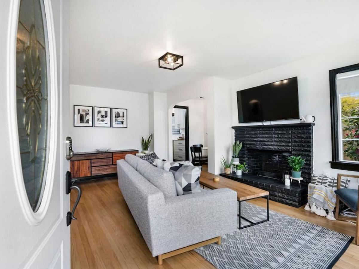 Picture Perfect Bungalow In The Heart Of Dt Ванкувер Екстер'єр фото
